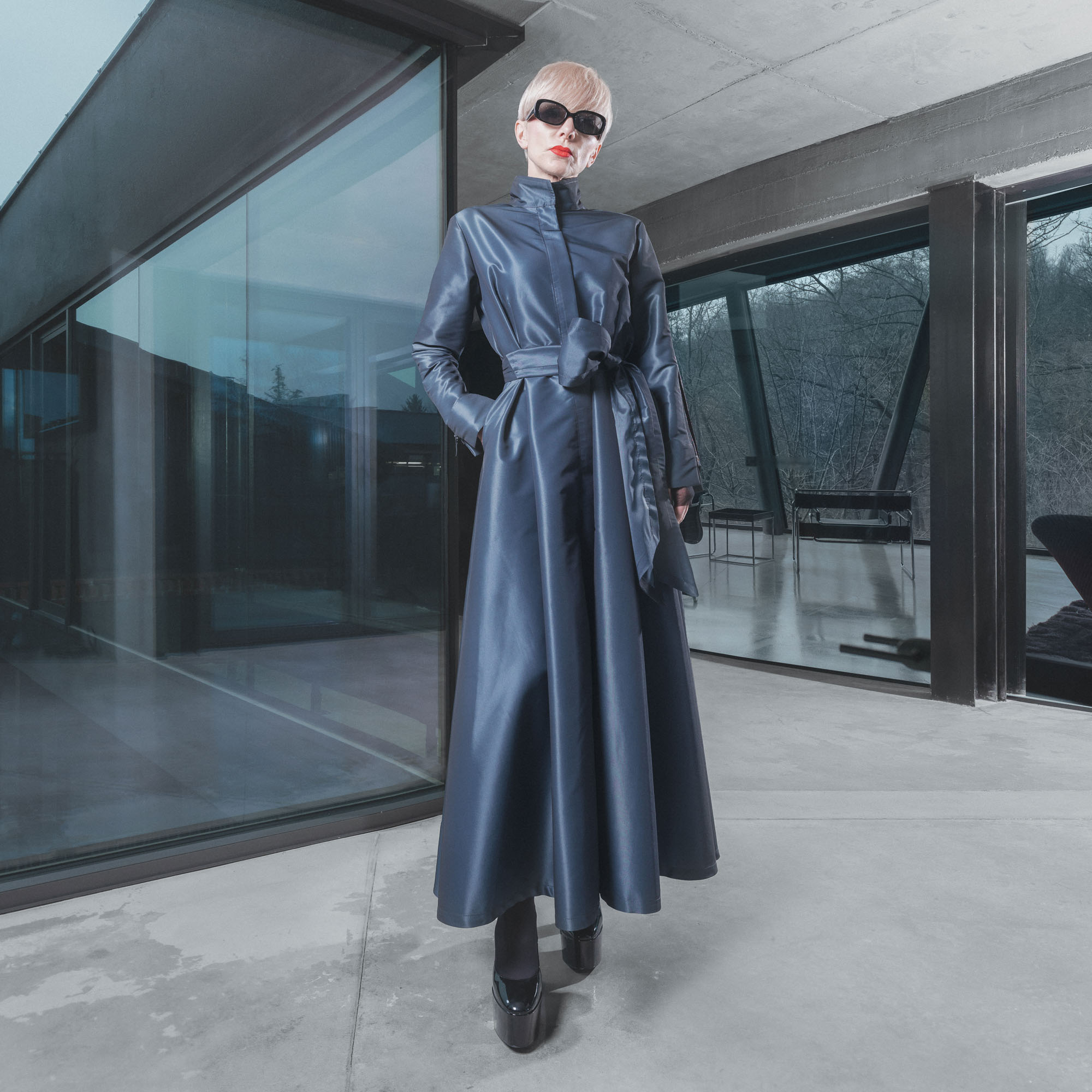 Xenia Luiz Dress in Blue/Black with Zip Detail - Image 3