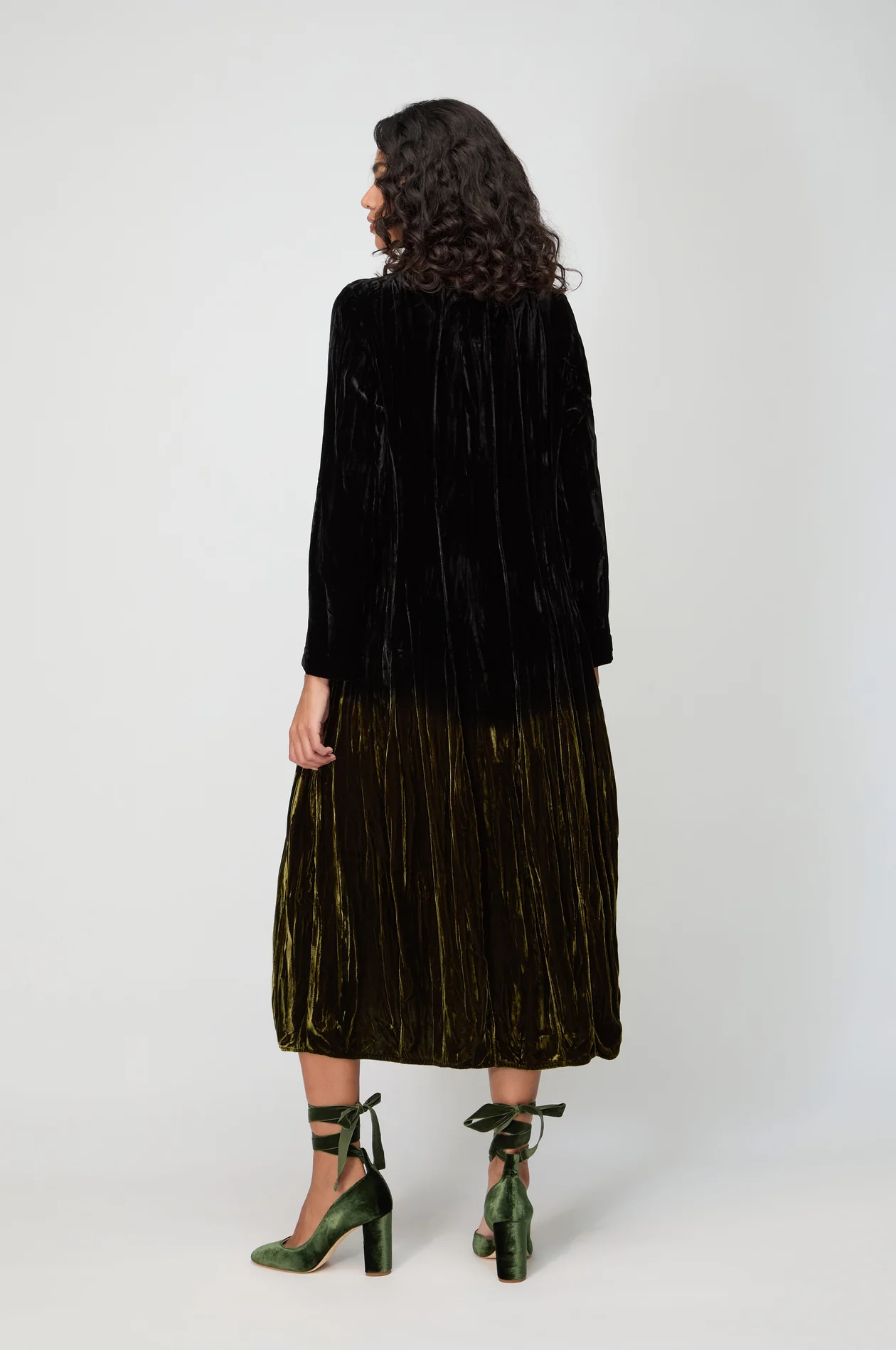 Grizas Long Sleeved Crinkle Velvet Dress In Black/Green - Image 4