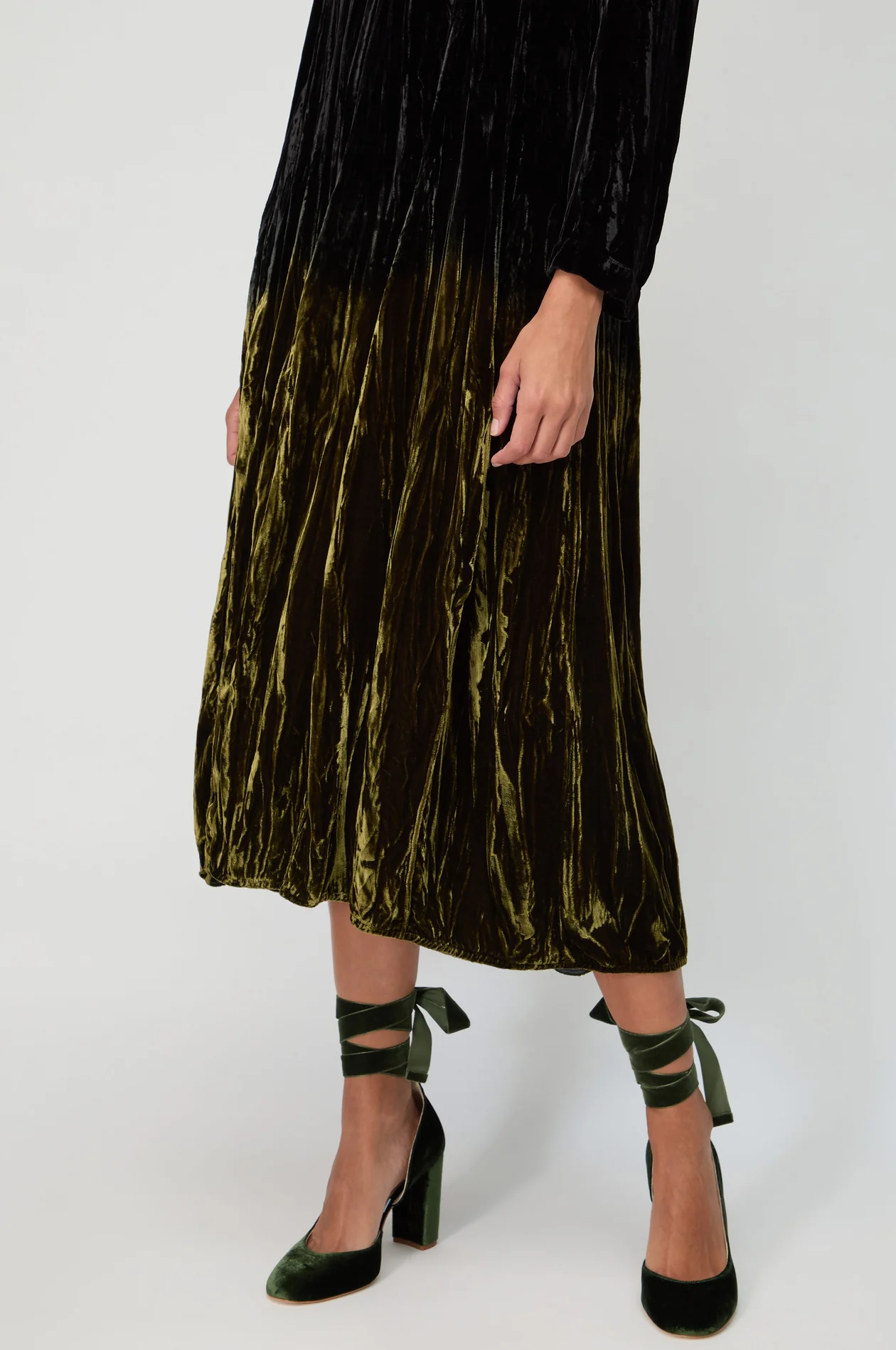 Grizas Long Sleeved Crinkle Velvet Dress In Black/Green - Image 3