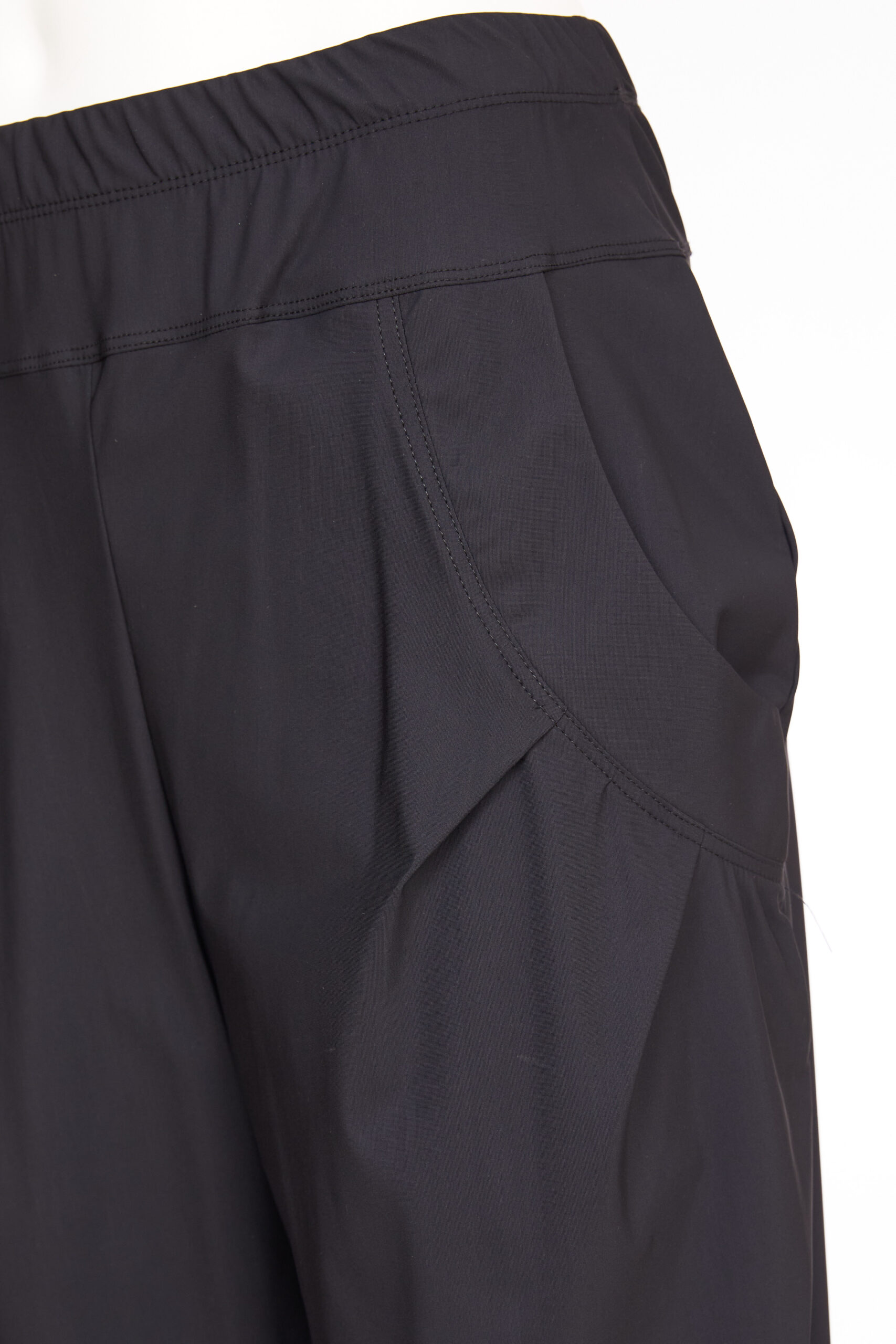 Naya Cuff Trouser In Black - Image 3