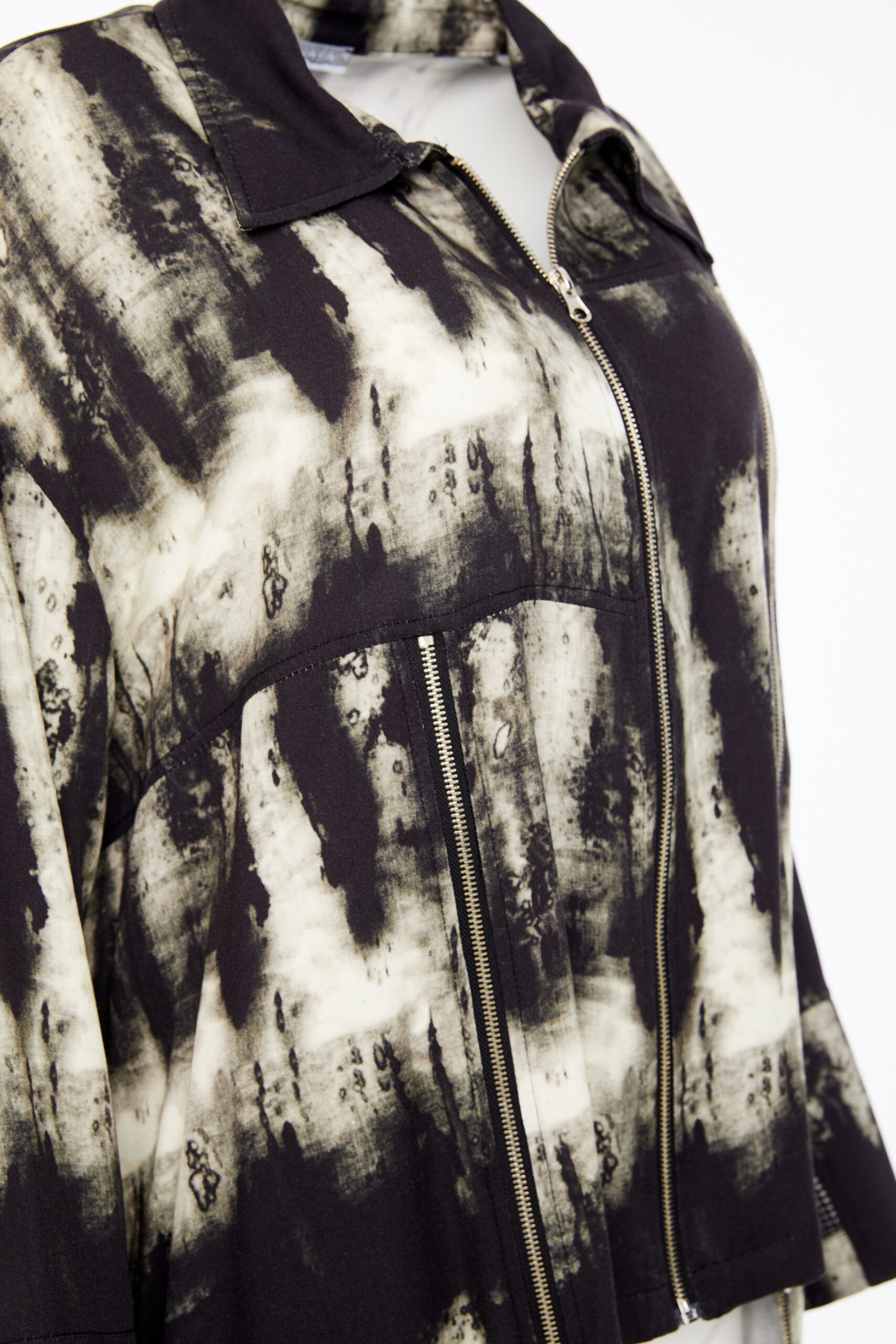 Naya Print Shirt/Jacket With Uneven Hem And Zip Trims In Black/Butter - Image 5