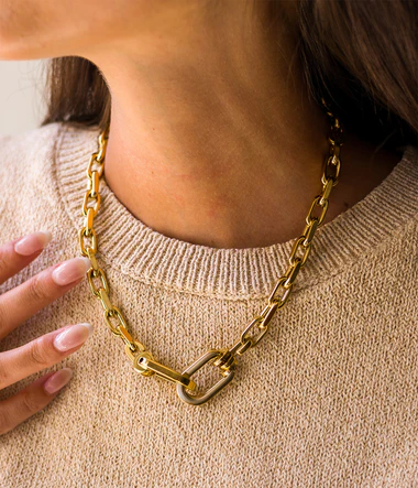 Zag Gold Link Short Necklace With Two Large Links - Image 2