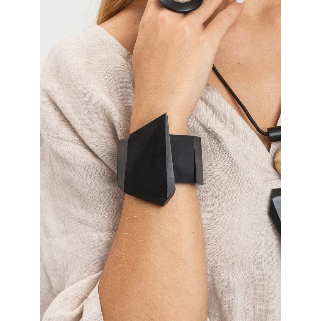 Indira Mango Wood Pointed Bracelet In Black