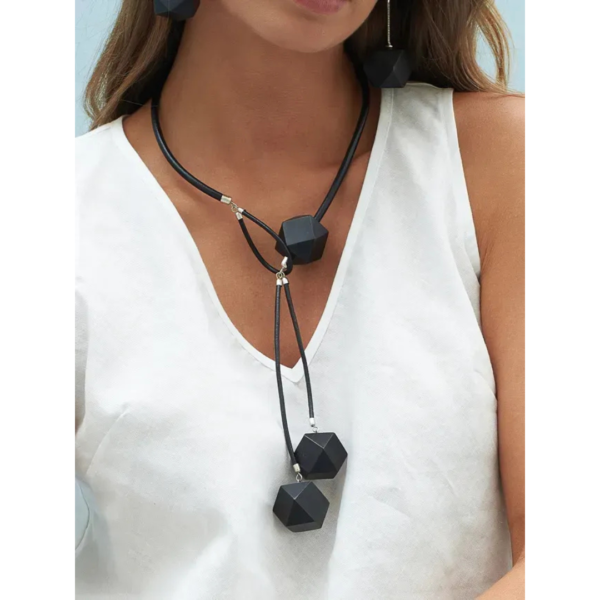 Indira Mango Wood Hexagonal Ball Necklace In Black
