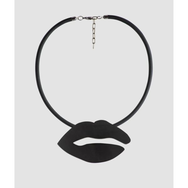 Indira Mango Wood Lips Necklace Black