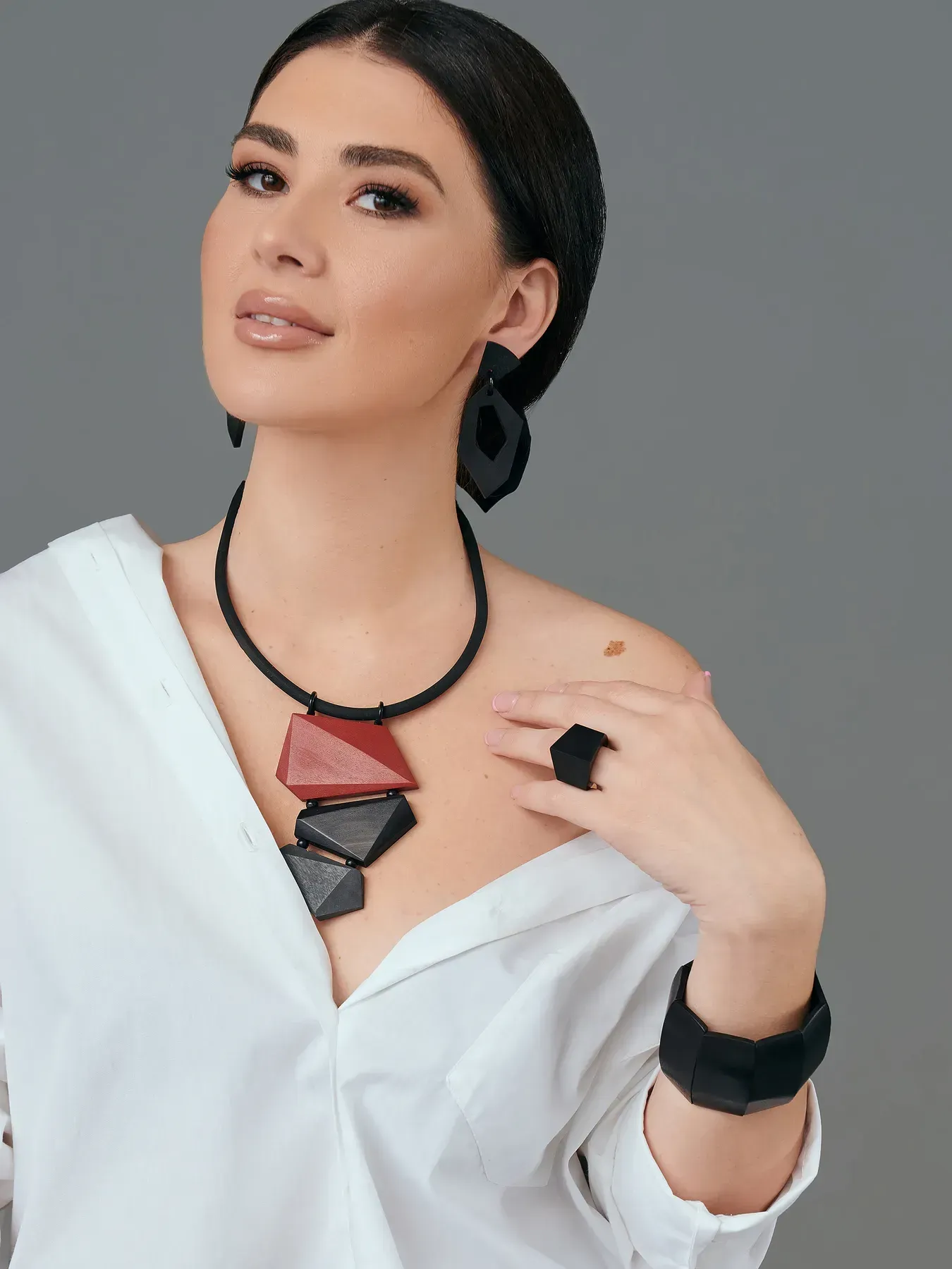 Indira Mango Wood Necklace In Black And Red - Image 3