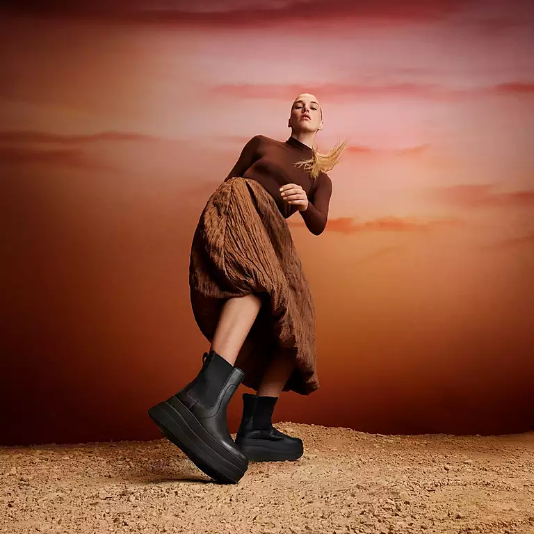 FitFlop F-Mode Stack Leather Chelsea Boots in Black - Image 5