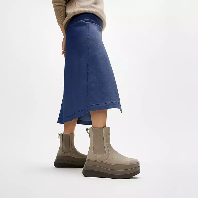 Fitflop F-Mode Stack Suede Chelsea Boots in Taupe - Image 4
