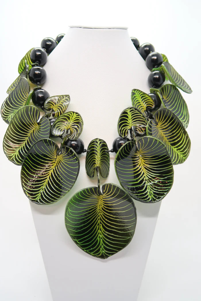 Jianhui Coccoloba Leaf Necklace Black and Green - Image 2
