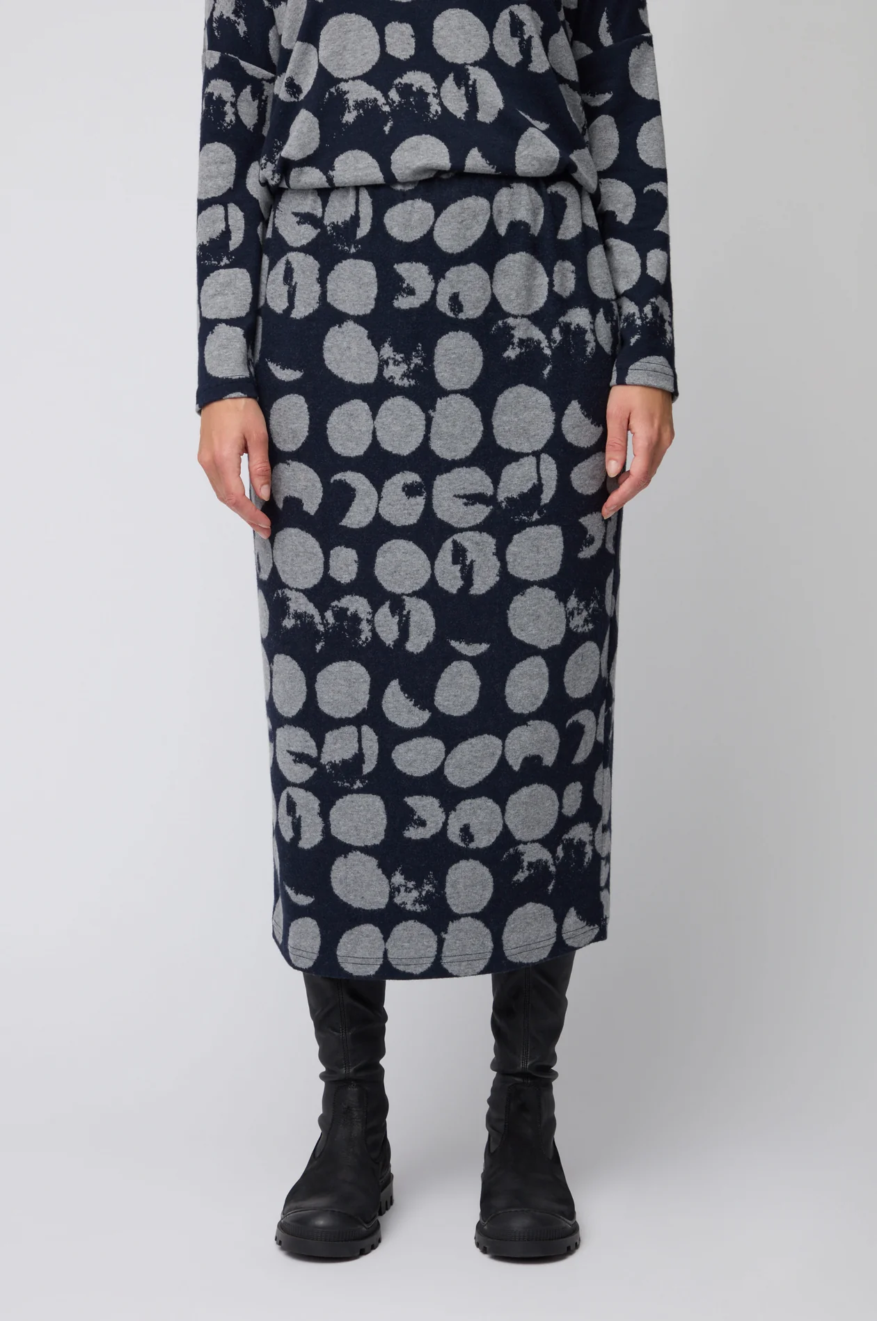 Sahara Textured Brushed Spot Jersey Tube Skirt In Night/Dove - Image 3
