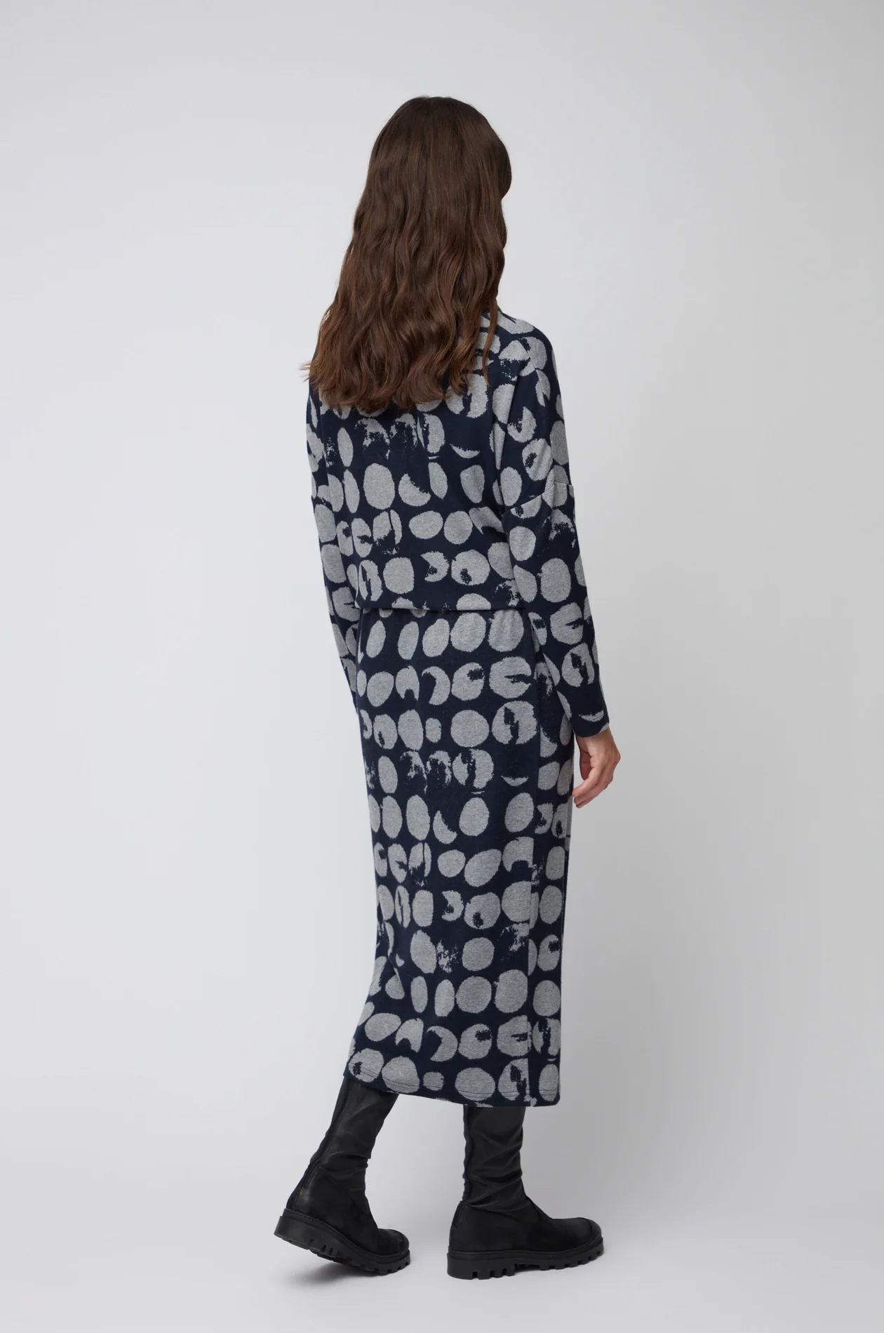 Sahara Textured Brushed Spot Jersey Tube Skirt In Night/Dove - Image 4