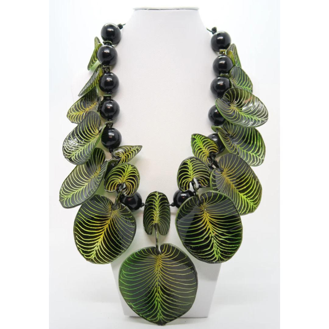 Jianhui Coccoloba Leaf Necklace Black and Green