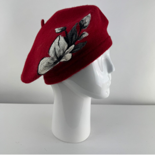 Rabionek Beret With Flower In Red