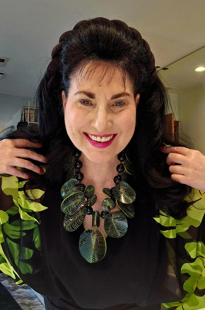 Jianhui Coccoloba Leaf Necklace Black and Green - Image 3