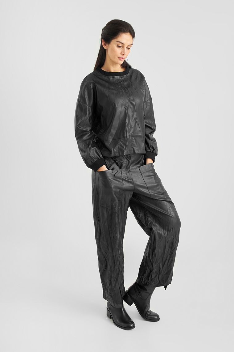Elsewhere Round Shaped Trouser in Black - Image 3