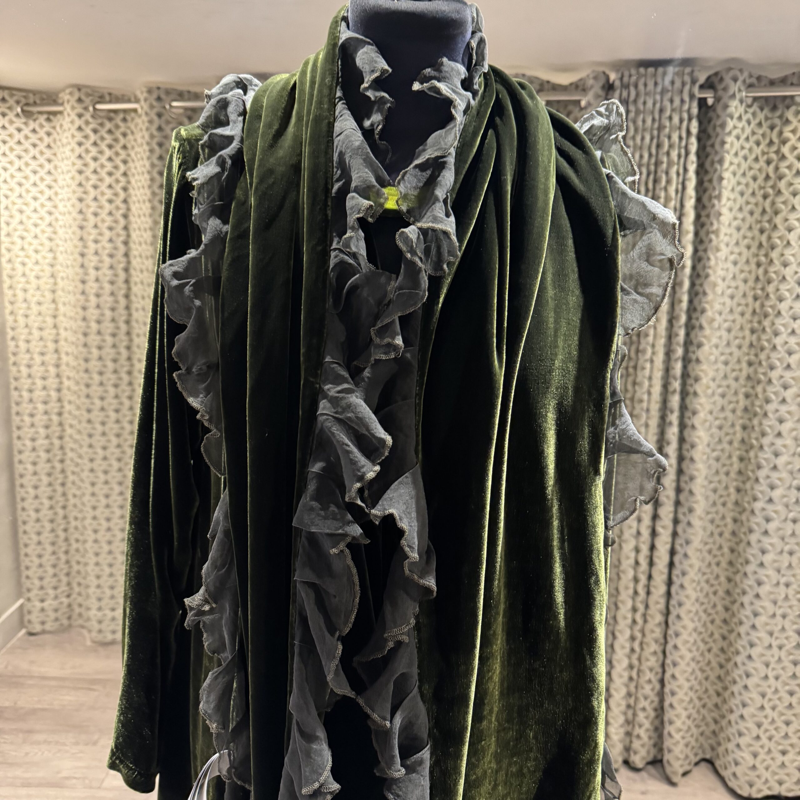 Grizas Long Velvet Scarf In Dark Green - Image 2