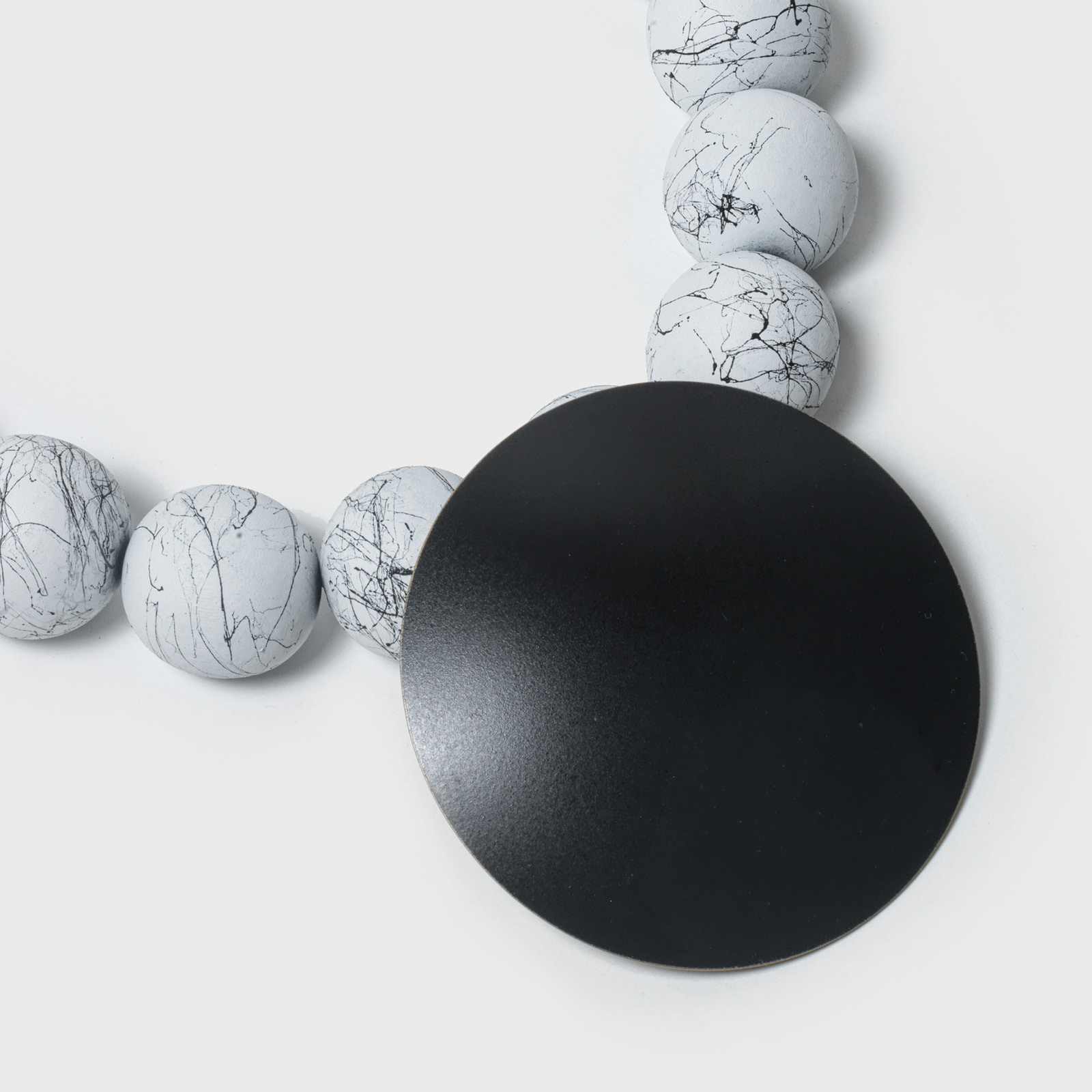 Katerina Vassou Bahar Necklace White/Black Disc - Image 3