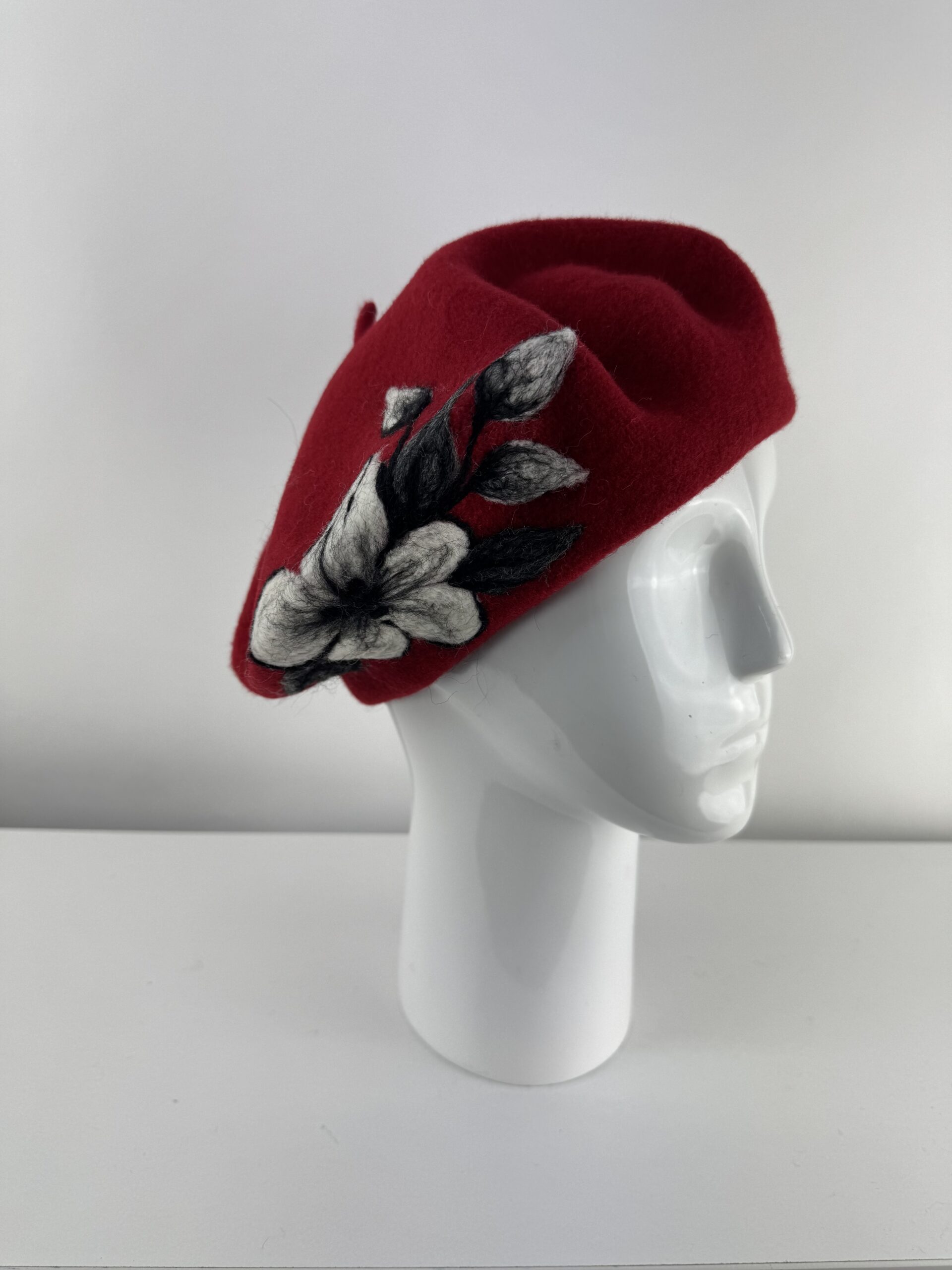 Rabionek Beret With Flower In Red - Image 5