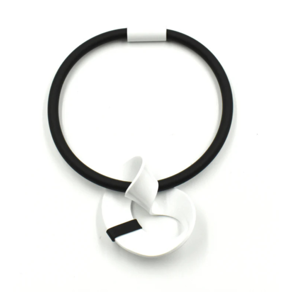 Christina Brampti Short Rubber Necklace K2444 With Plexiglass In White