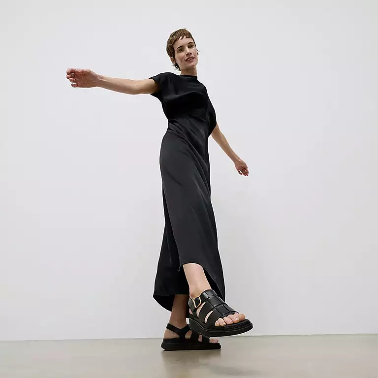 Fitflop Gen-FF Leather Fisherman Sandals In Black - Image 5