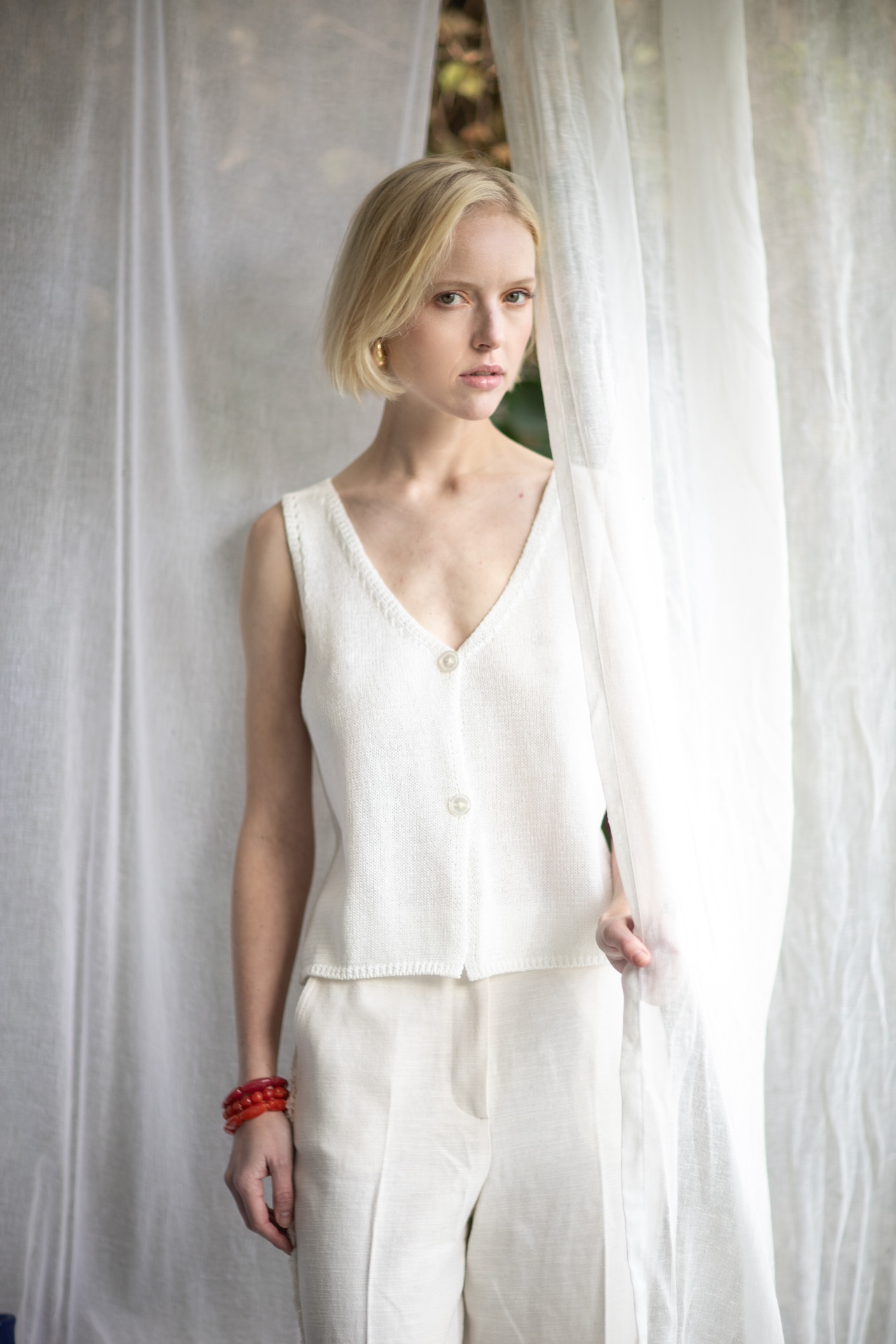 Maud & Sacha Two Button Vest Knit in Ivory - Image 4