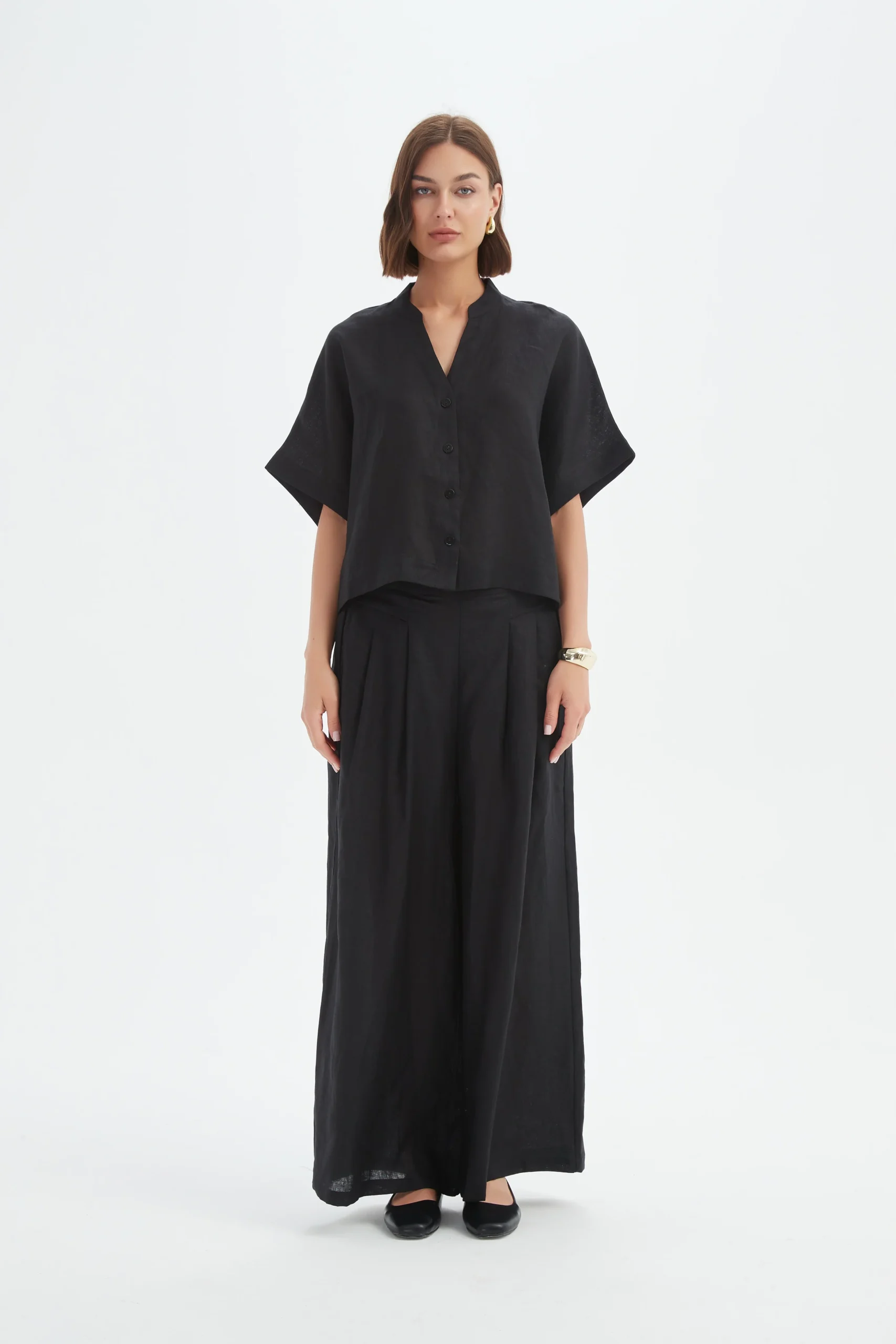 Tirelli Boxy Button Linen Shirt In Black - Image 4