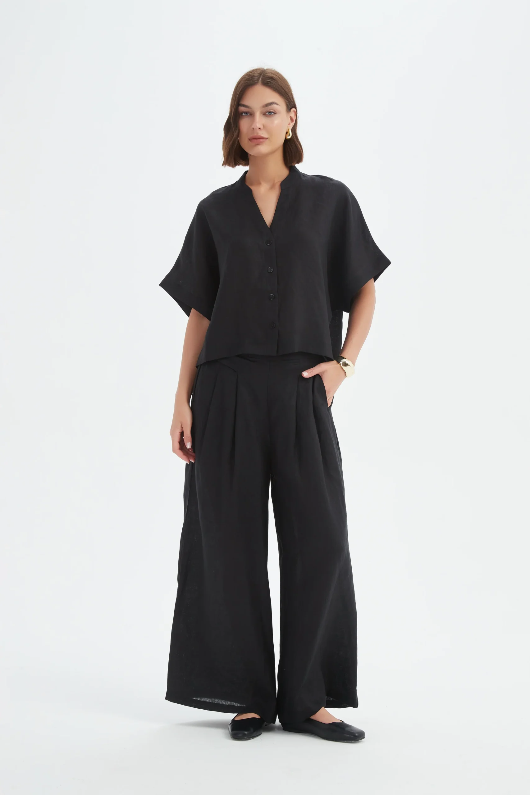 Tirelli Boxy Button Linen Shirt In Black - Image 3