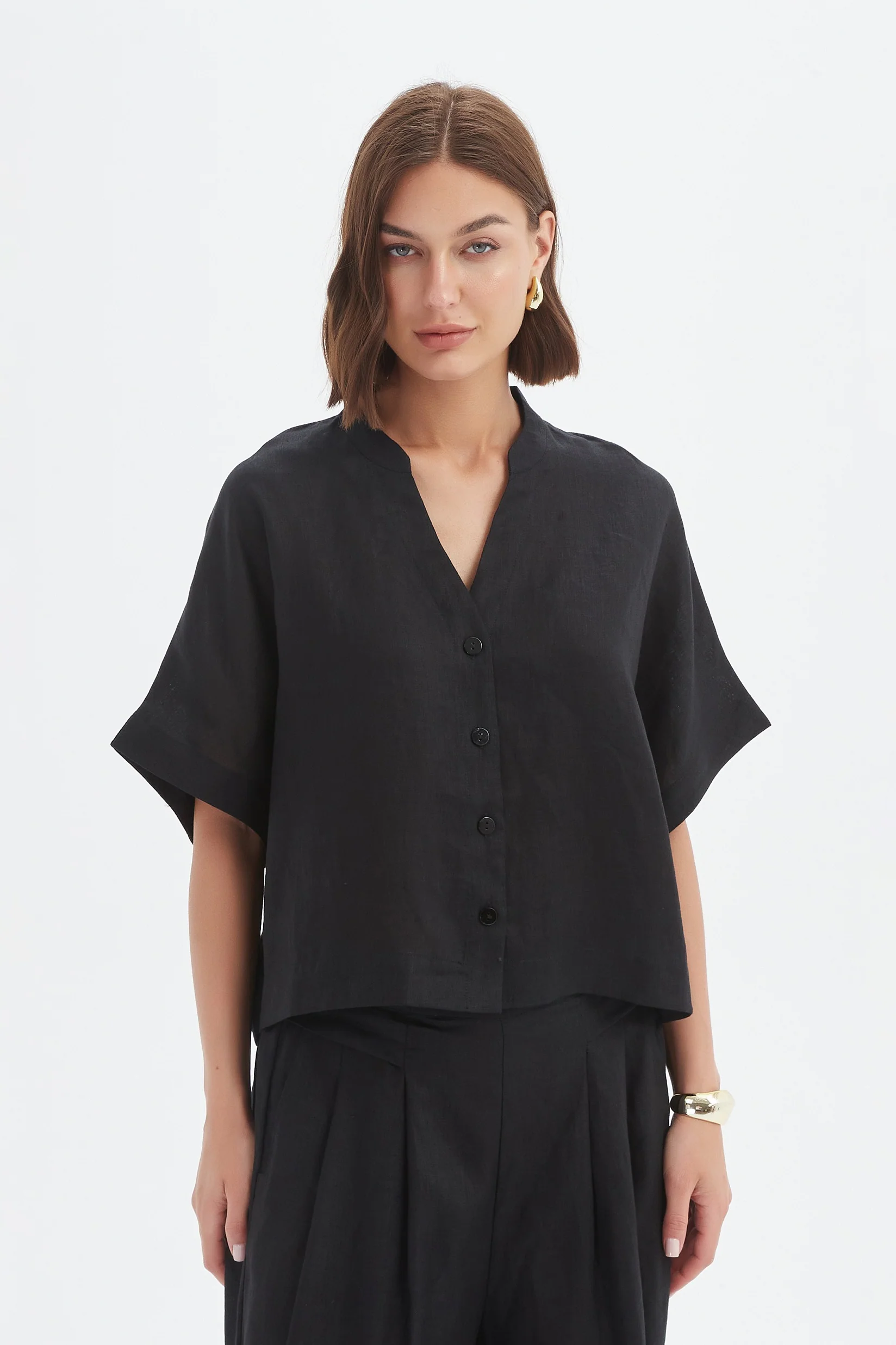 Tirelli Boxy Button Linen Shirt In Black - Image 2
