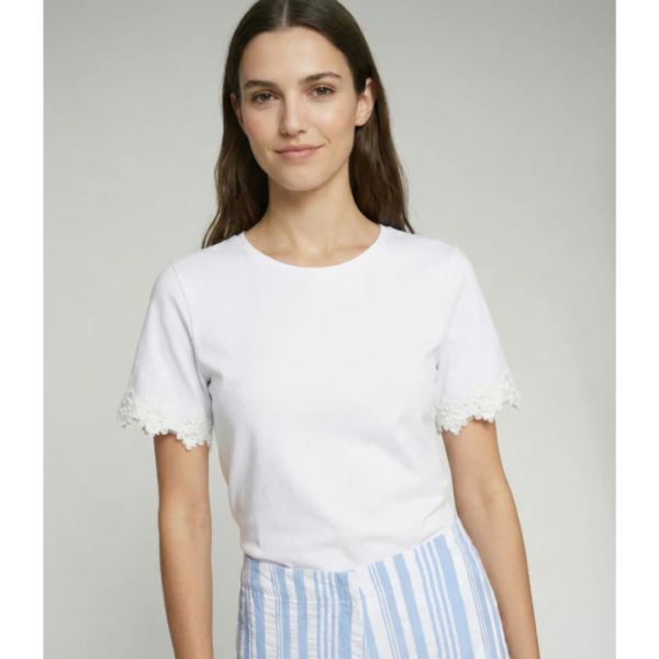 Vilagallo T Shirt With Flower Sleeve In White