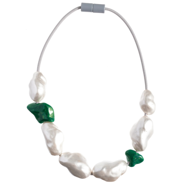 Zsiska Short Necklace with Pearl/Emerald Beads