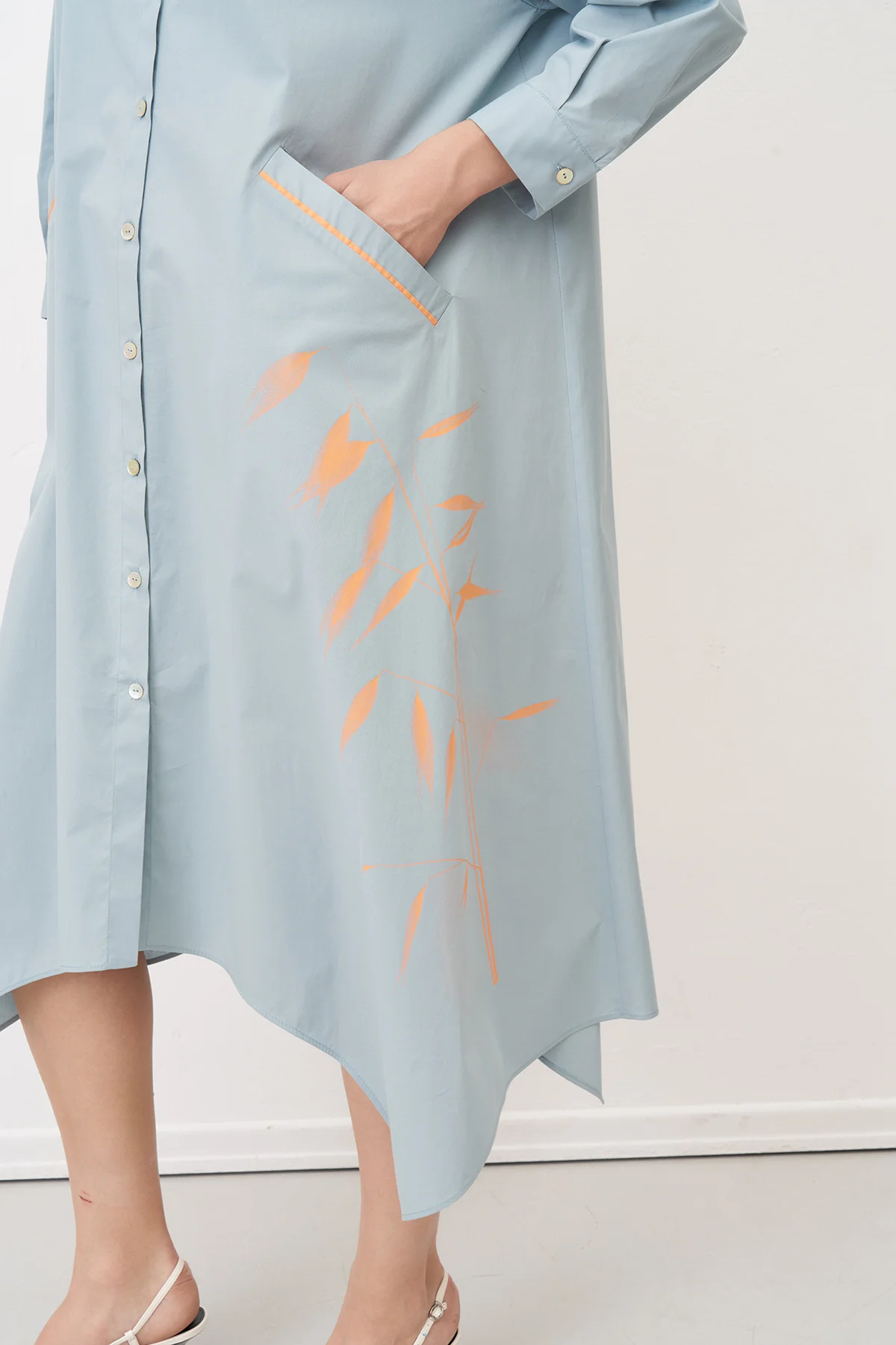 Bize Shawl Collar Dress In Duck Egg Blue With Orange Barley - Image 4